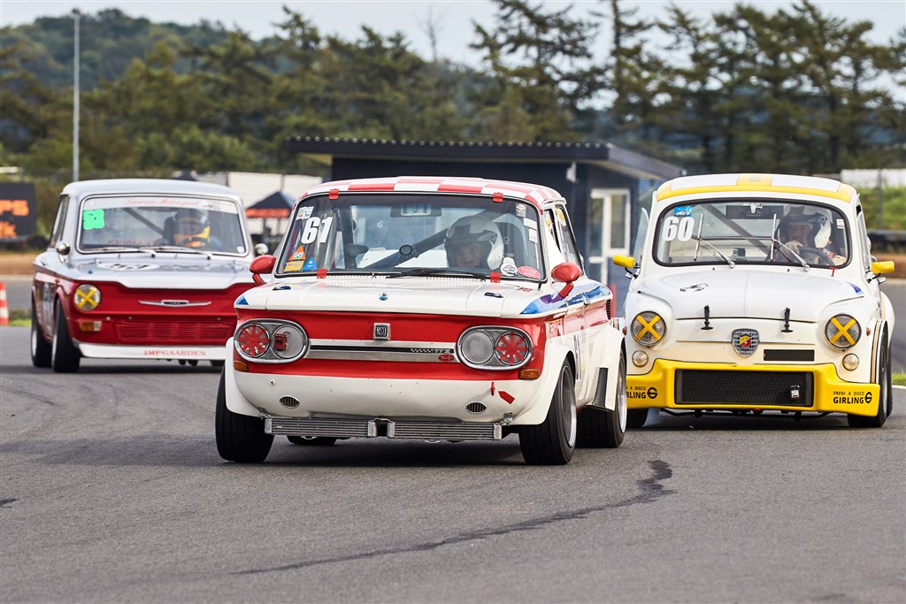 Tre historiske racere med hækmotor. NSU TTS foran Fiat Abarth 1000TC og Hilman Imp.
(Foto: Ib Trebbien)